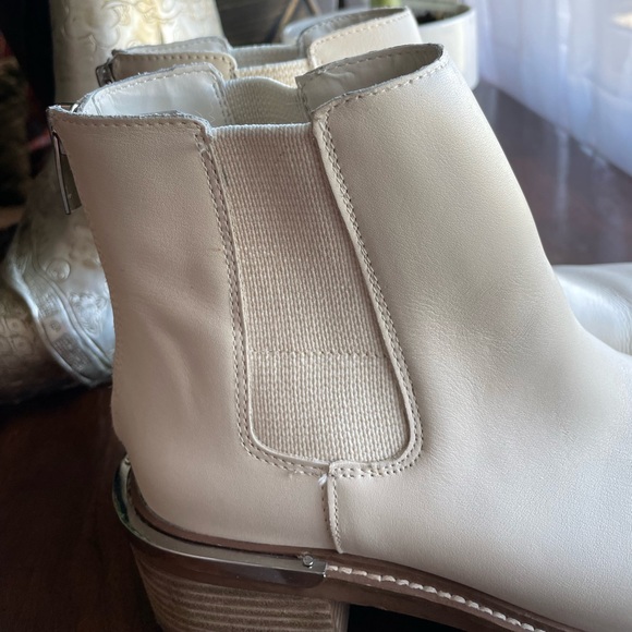 Vince Camuto bone colored Chelsea Boot - Picture 4 of 10